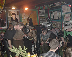  Funk dE Nite na scenie 
 Jaworki, 13 marca '2004 