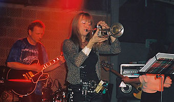  Marek i Saskia / Funk dE Nite 
 koncert w Fabryce Trzciny, 20 III '2004 