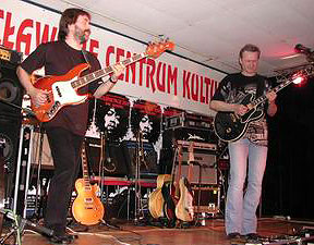  Krzysztof Ścierański i Marek Raduli 
 Włocławek, maj 2004; grają 'Who Knows' 
