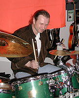  Marek Raduli gra na perkusji 
 Zbyszek Hołdys Enterprises, jam, 2002 